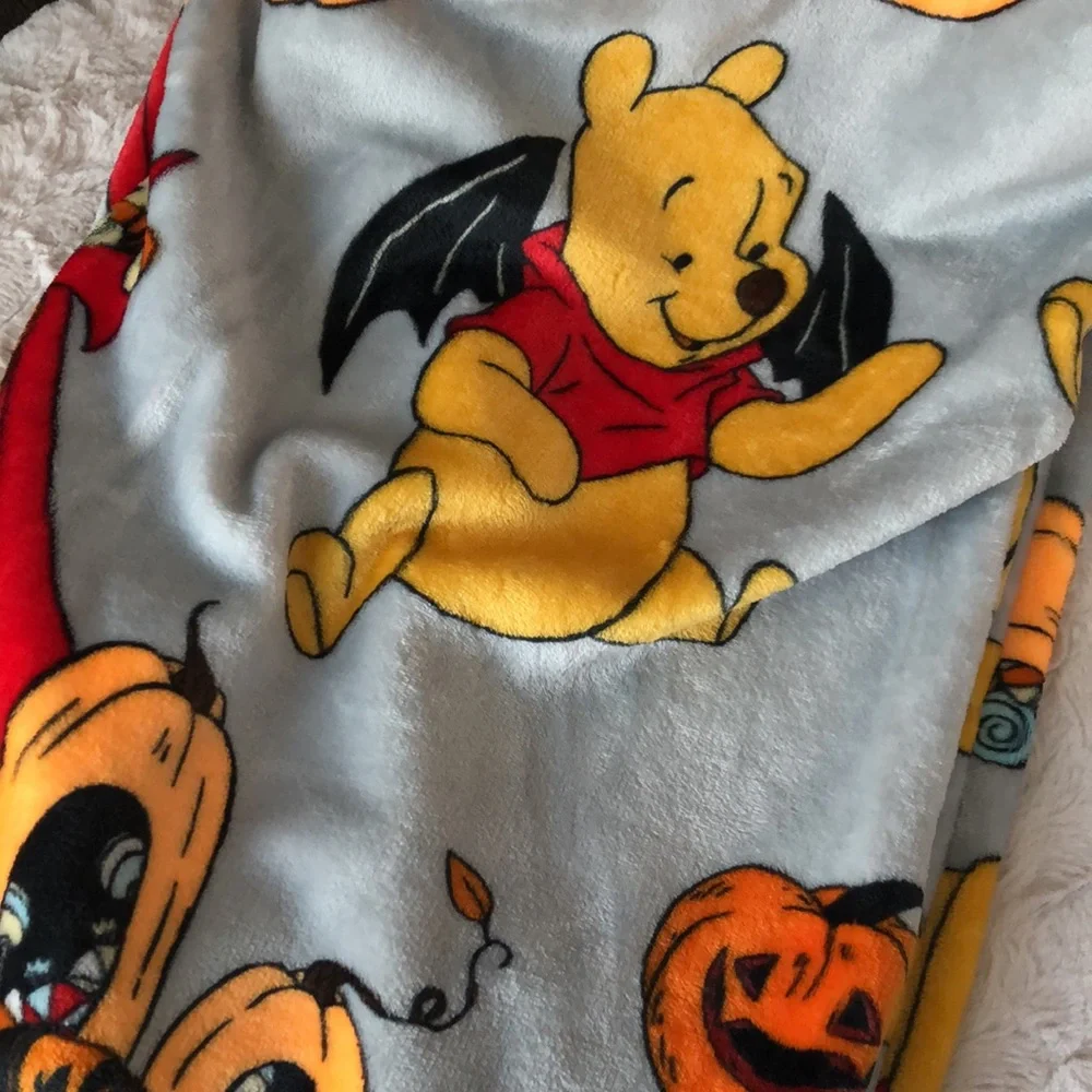 Disney Halloween WINNIE The POOH Plush Throw